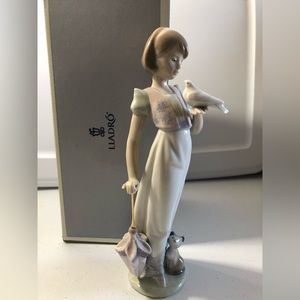 Lladro, porcelain figurine, summer Stroll